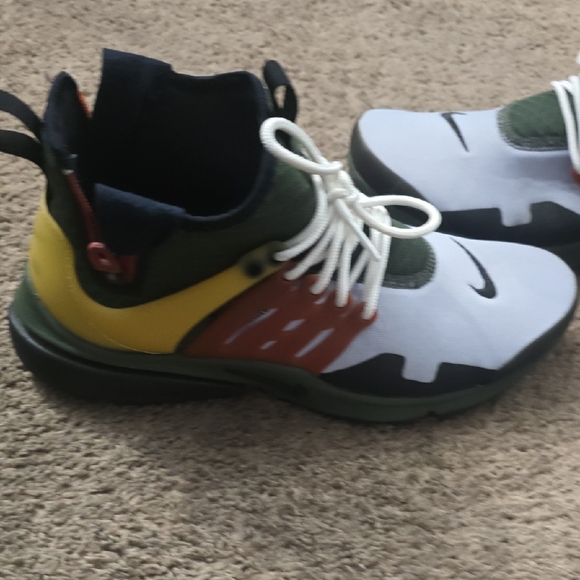 Nike Kids' White and Green Sneakers - Picture 5 of 5